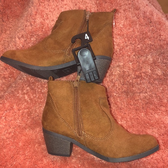 *Brand New* Kids Boots - Picture 5 of 5